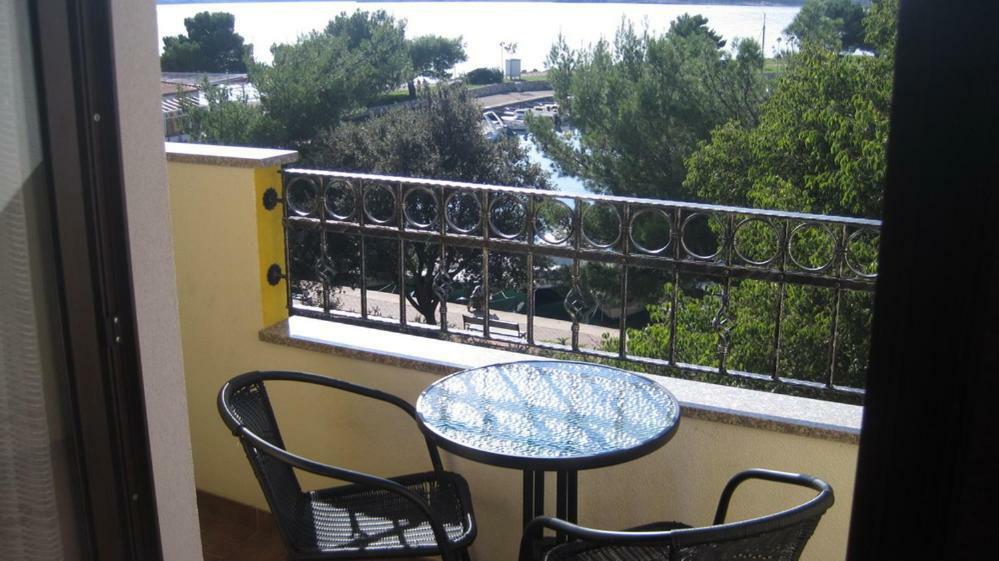 Pansion Ribica Hotell Crikvenica Eksteriør bilde