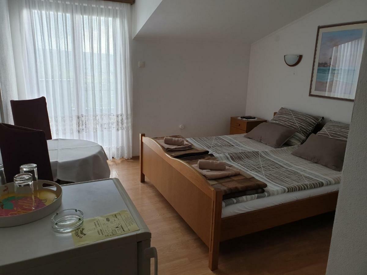 Pansion Ribica Hotell Crikvenica Eksteriør bilde