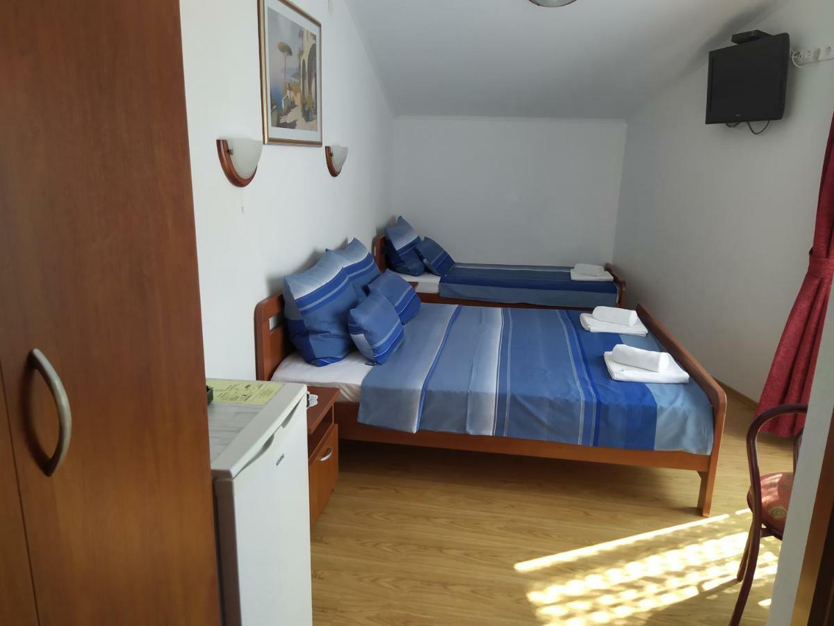 Pansion Ribica Hotell Crikvenica Eksteriør bilde