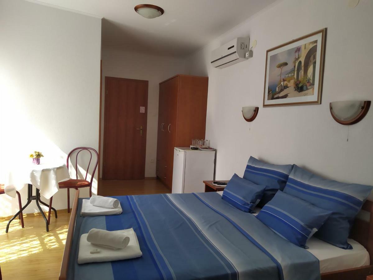 Pansion Ribica Hotell Crikvenica Eksteriør bilde